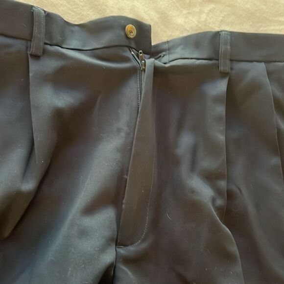 HaggarMens Shorts Navy Size 36W Expandable Waist Moisture Wicking Pleated Pocket - Picture 8 of 11